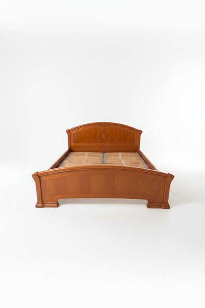 Doppelbett 180 × 200 cm in Kirschbaum mit Intarsien & Lattenrosten