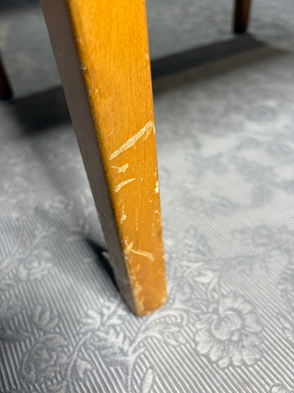 Mid-Century Sessel mit Holzarmlehnen