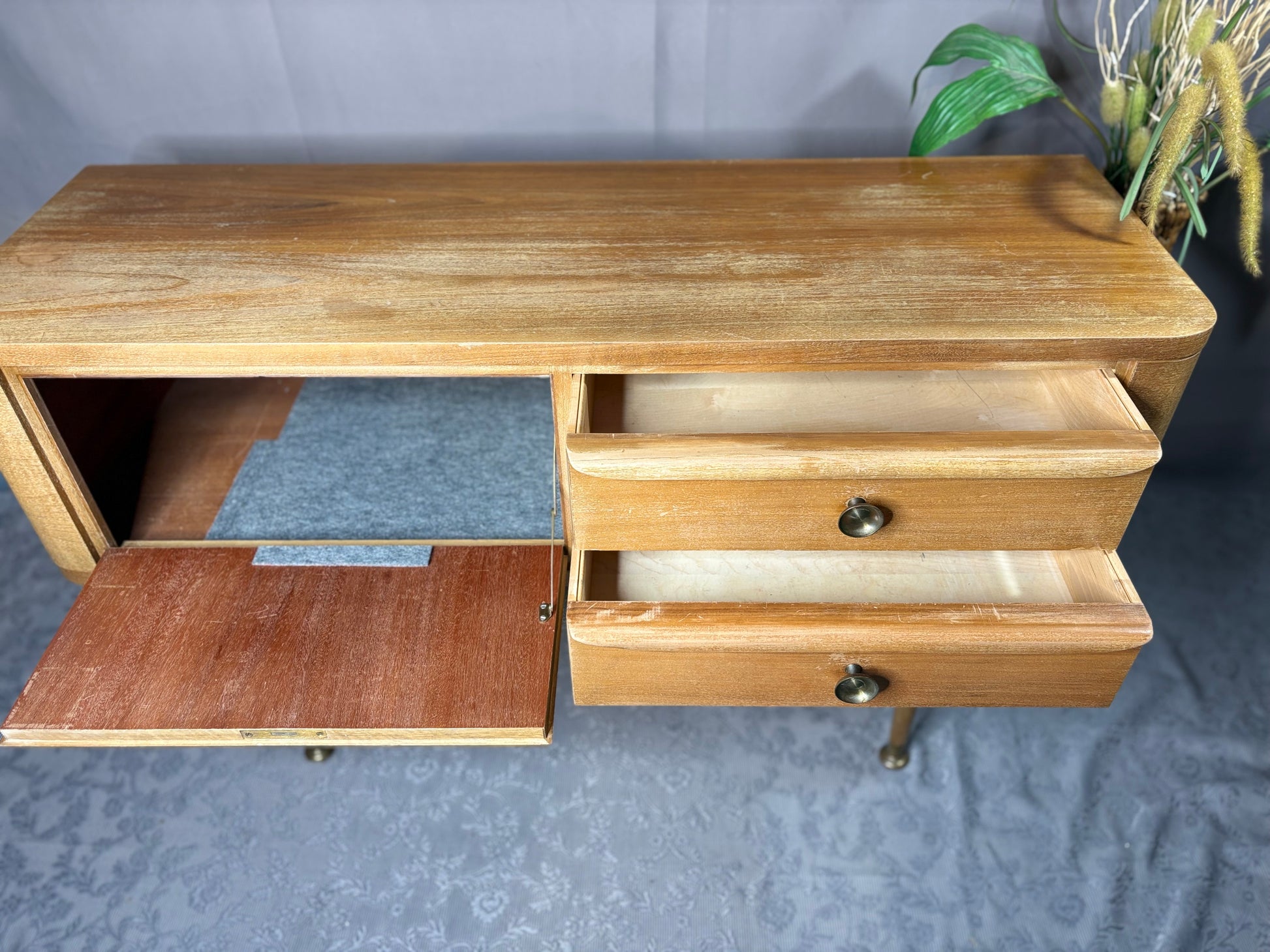 Vintage Anrichte - nussbaum - 50er Jahre - Artikelbild von Fummel & Gedöns Secondhand-Store