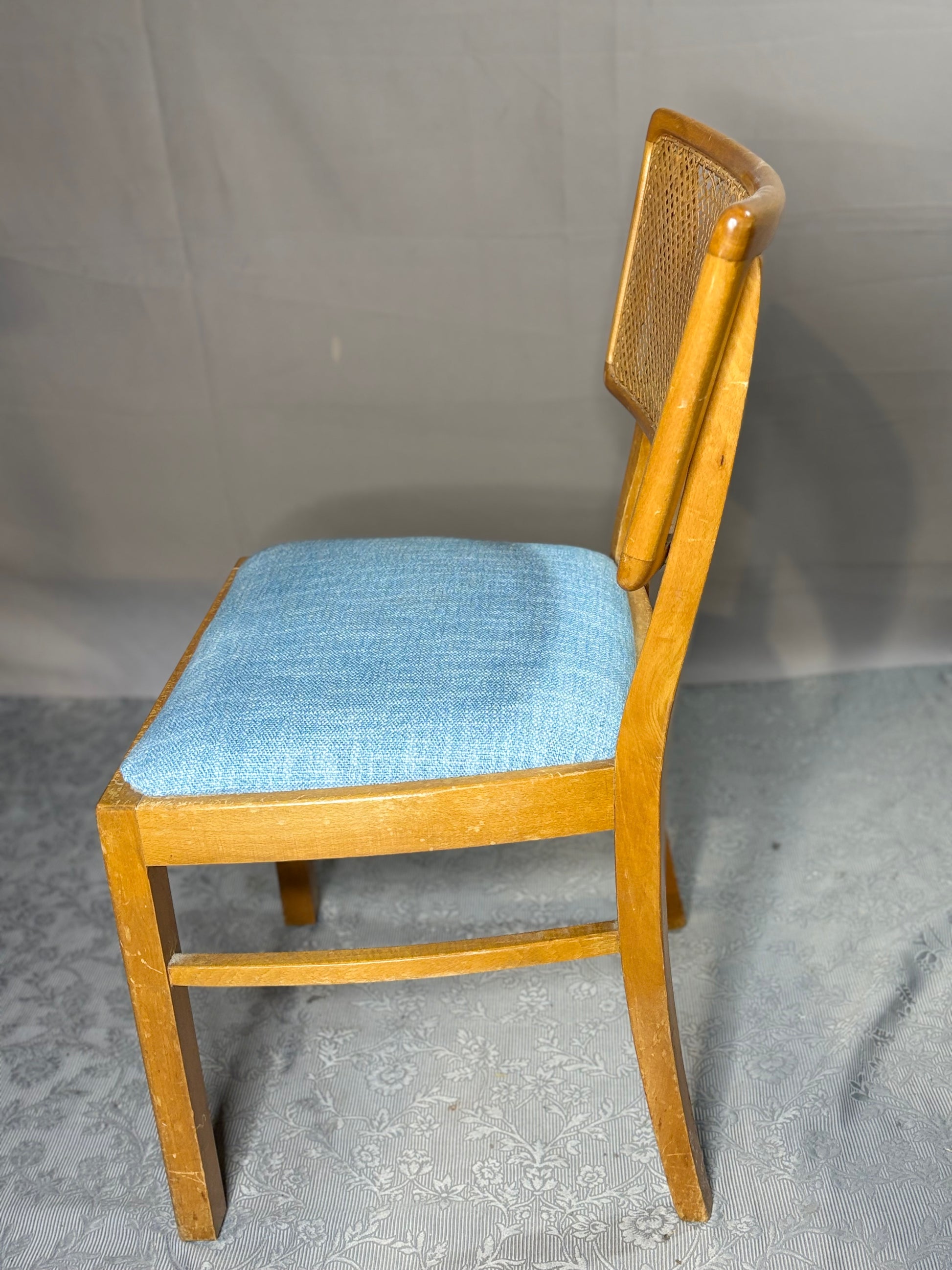Mid-Century Stuhl mit Polstersitz - Wiener Geflecht - Artikelbild von Fummel & Gedöns Secondhand-Store