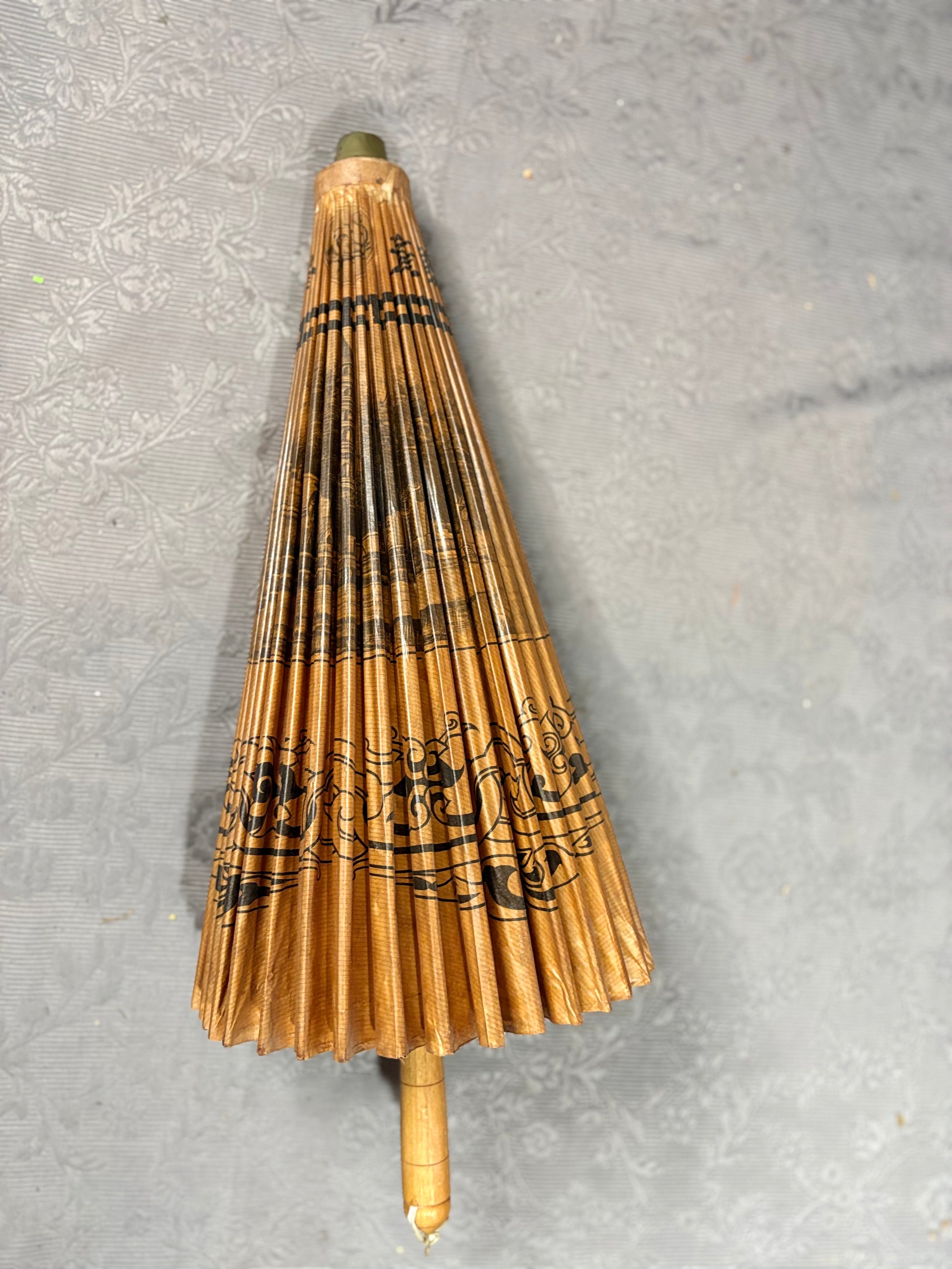 Handbemalte Vintage Bambus-Regenschirme - Artikelbild von Fummel & Gedöns Secondhand-Store