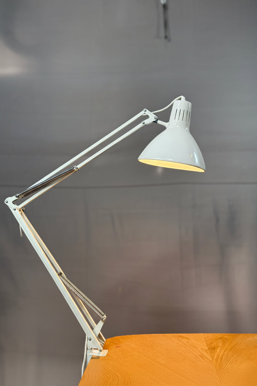 Schwedische Gelenkarm-Tischlampe - weiß - Artikelbild von Fummel & Gedöns Secondhand-Store