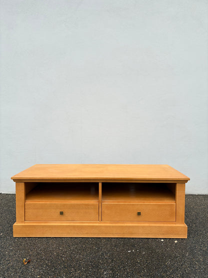 TV-Lowboard aus Holz mit zwei Schubladen
