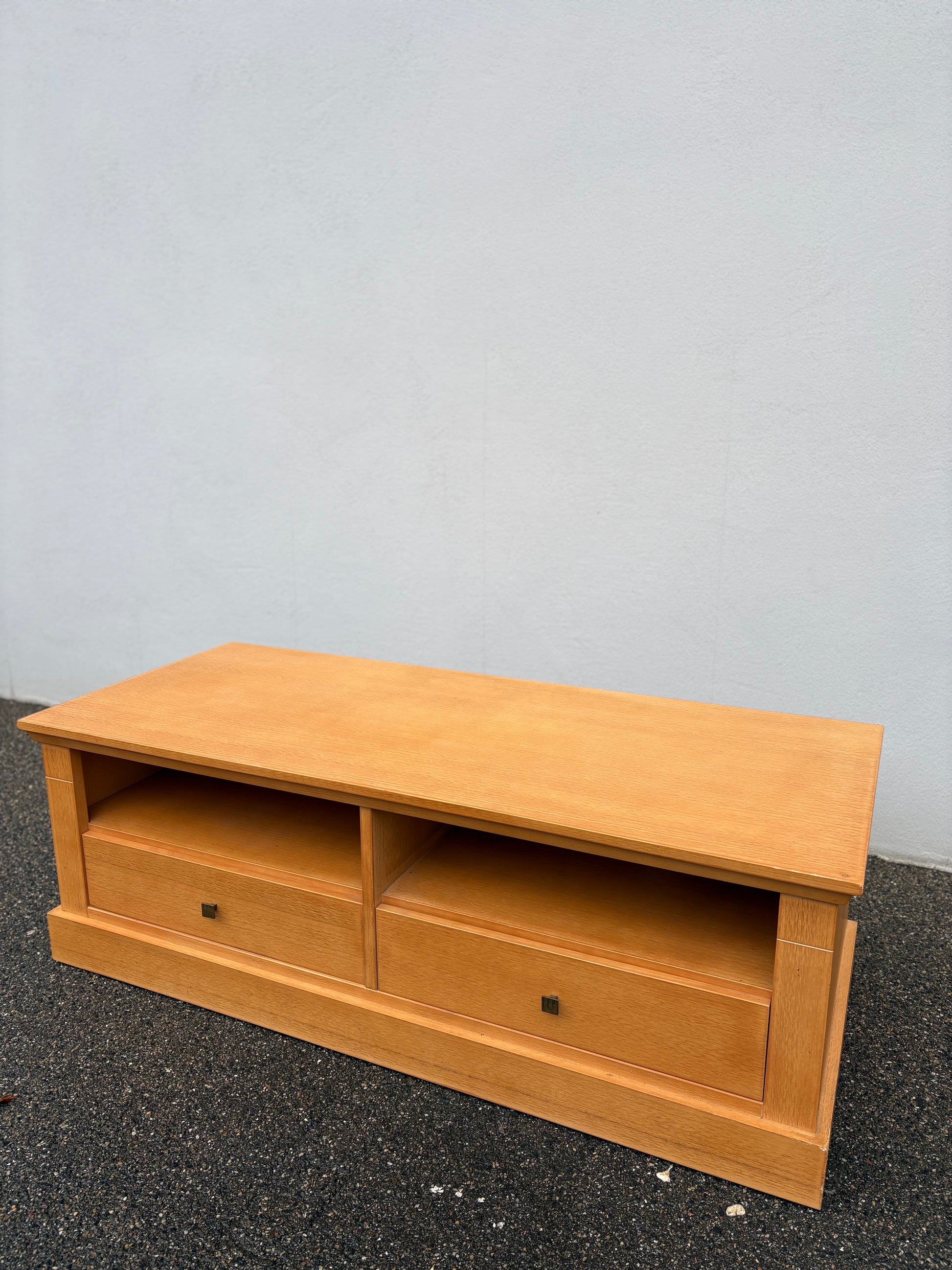 TV-Lowboard aus Holz mit zwei Schubladen - Artikelbild von Fummel & Gedöns Secondhand-Store