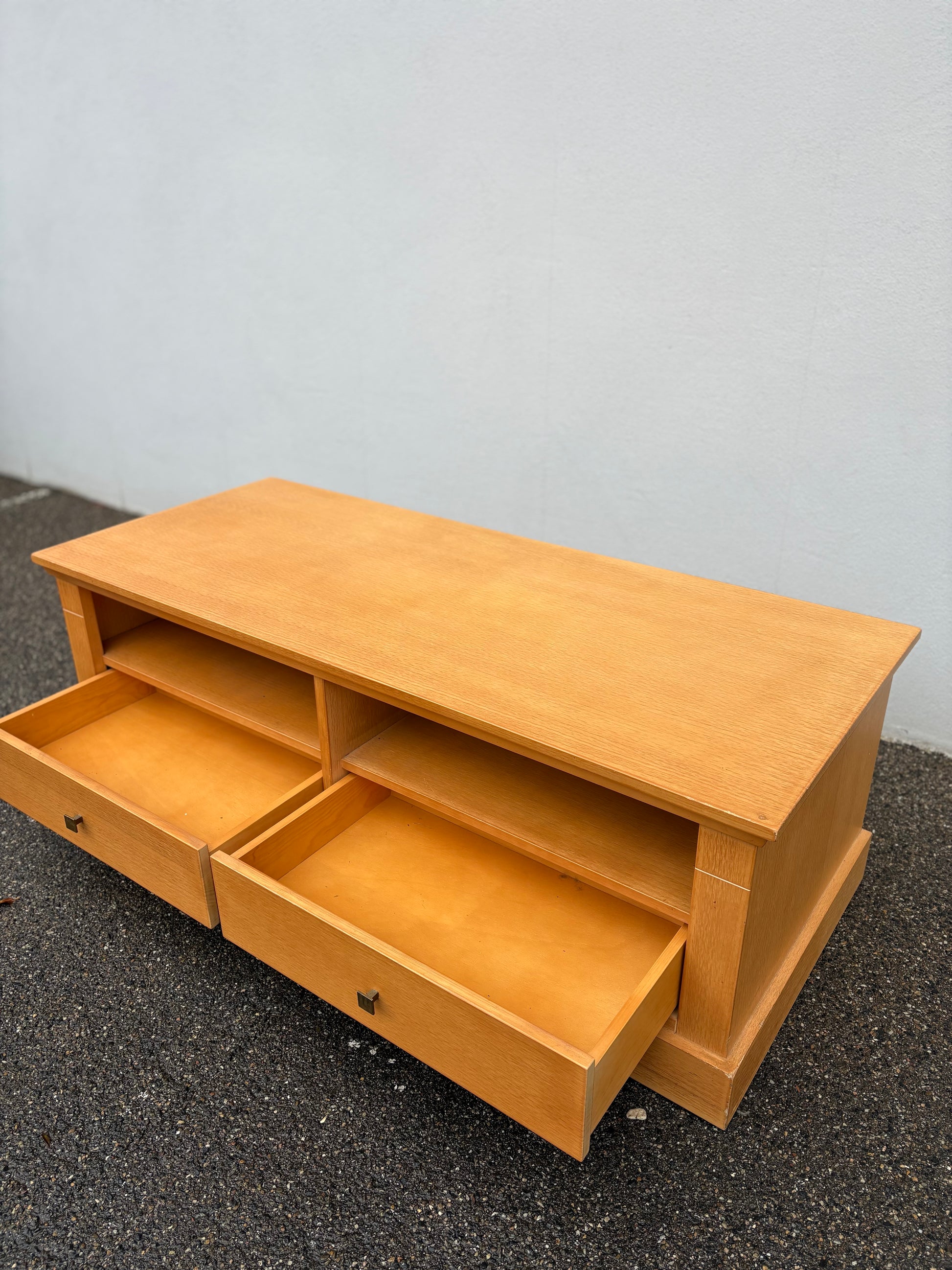 TV-Lowboard aus Holz mit zwei Schubladen - Artikelbild von Fummel & Gedöns Secondhand-Store