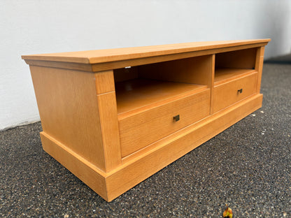 TV-Lowboard aus Holz mit zwei Schubladen