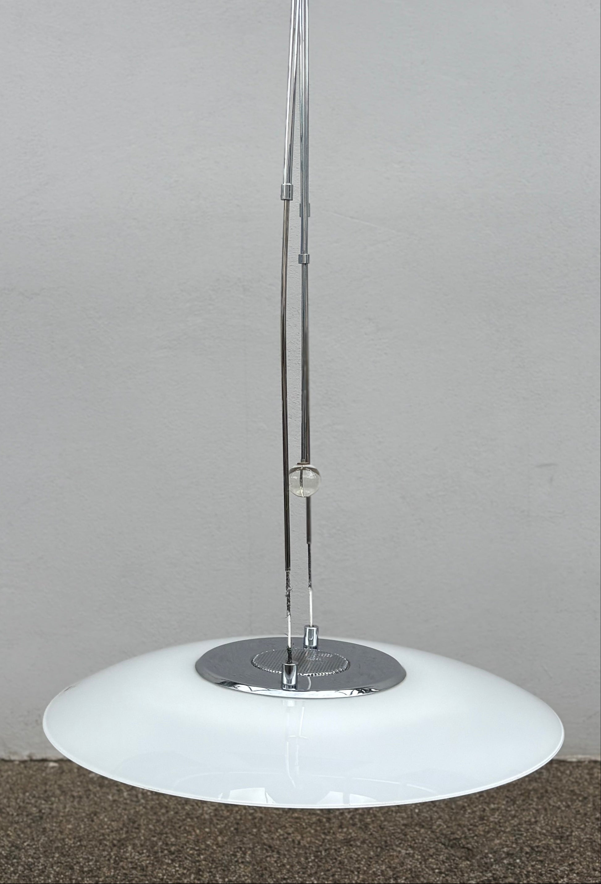 Moderne Design-Pendelleuchte mit Glasschirm und Kristallkugel - Artikelbild von Fummel & Gedöns Secondhand-Store