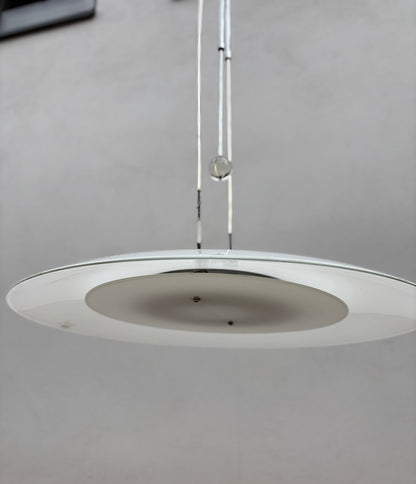 Moderne Design-Pendelleuchte mit Glasschirm und Kristallkugel