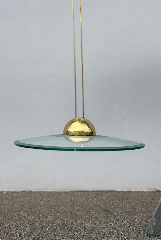 Vintage Pendelleuchte mit Glasplatte und Messingkuppel