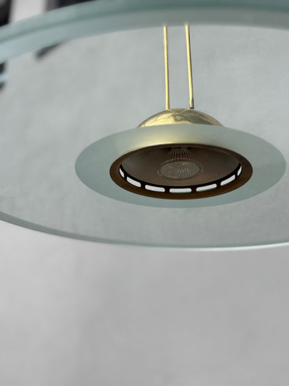 Vintage Pendelleuchte mit Glasplatte und Messingkuppel