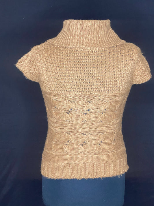 Kurzer Rollkragen-Strickpullover