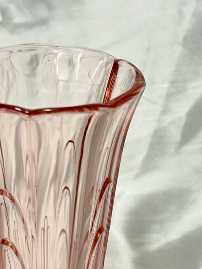 Rosa Art-déco Pressglasvase – Detailansicht Rand