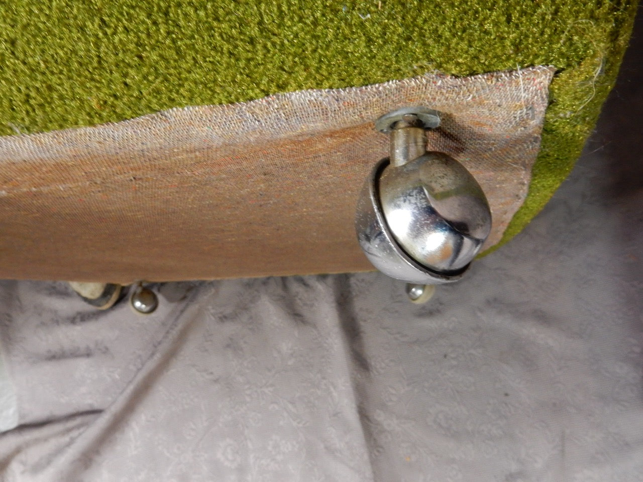 Mid-Century Cocktailsessel mit Rollen - Artikelbild von Fummel & Gedöns Secondhand-Store