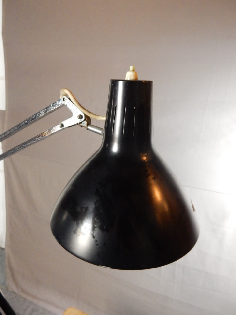 Schwedische Gelenkarm-Tischlampe im Modernist-Stil - Artikelbild von Fummel & Gedöns Secondhand-Store