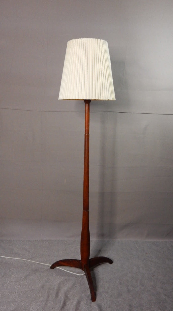 Mid-Century Teak-Stehlampe, Dreifuß - Artikelbild von Fummel & Gedöns Secondhand-Store