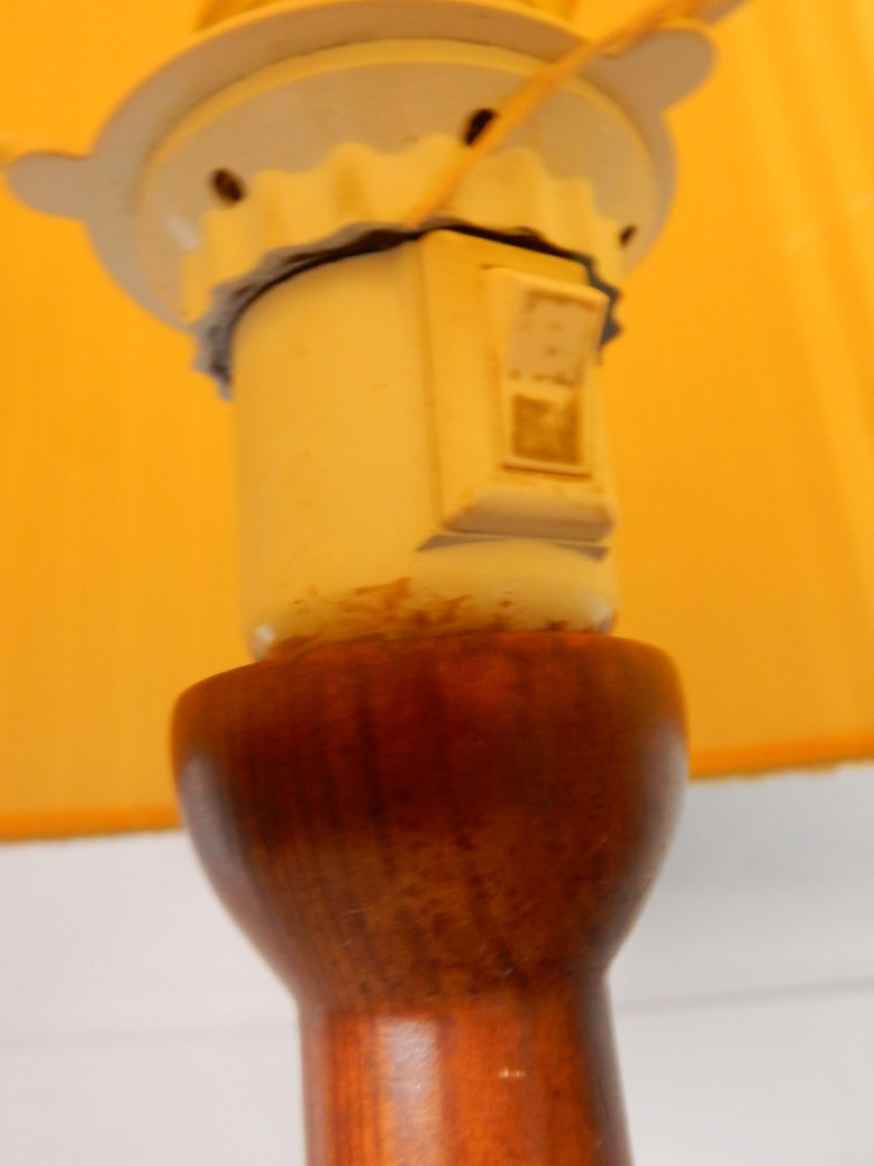Mid-Century Teak-Stehlampe, Dreifuß