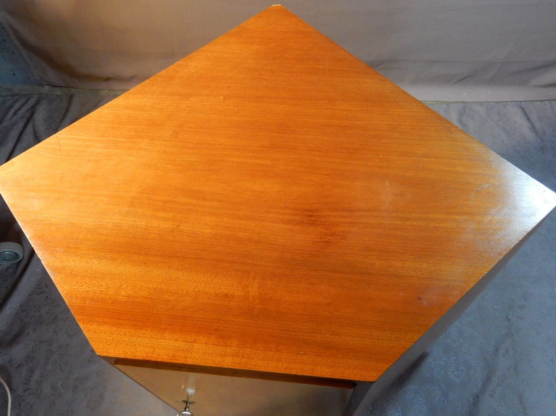 Mid-Century Eckschrank aus den 1950er Jahren - Teakholz