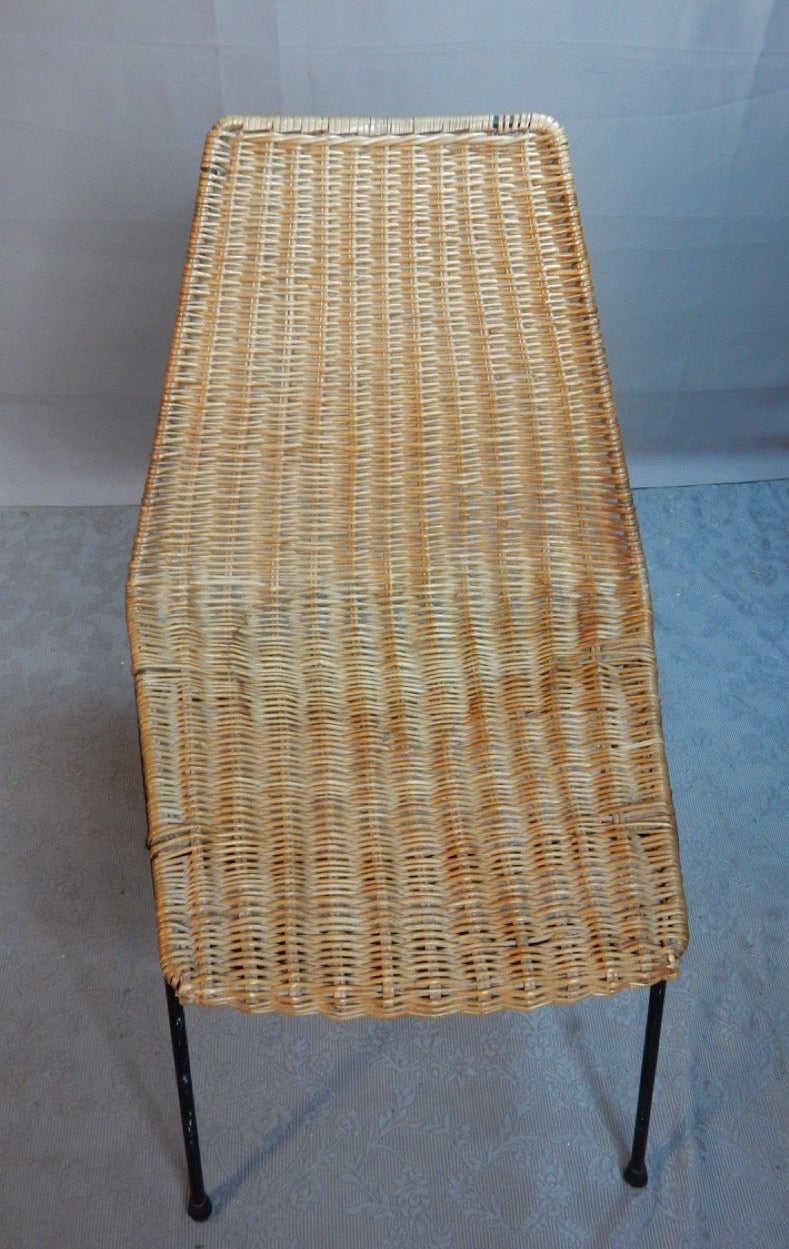 Mid-Century Wicker Chair – Korbstuhl auf Metallbeinen