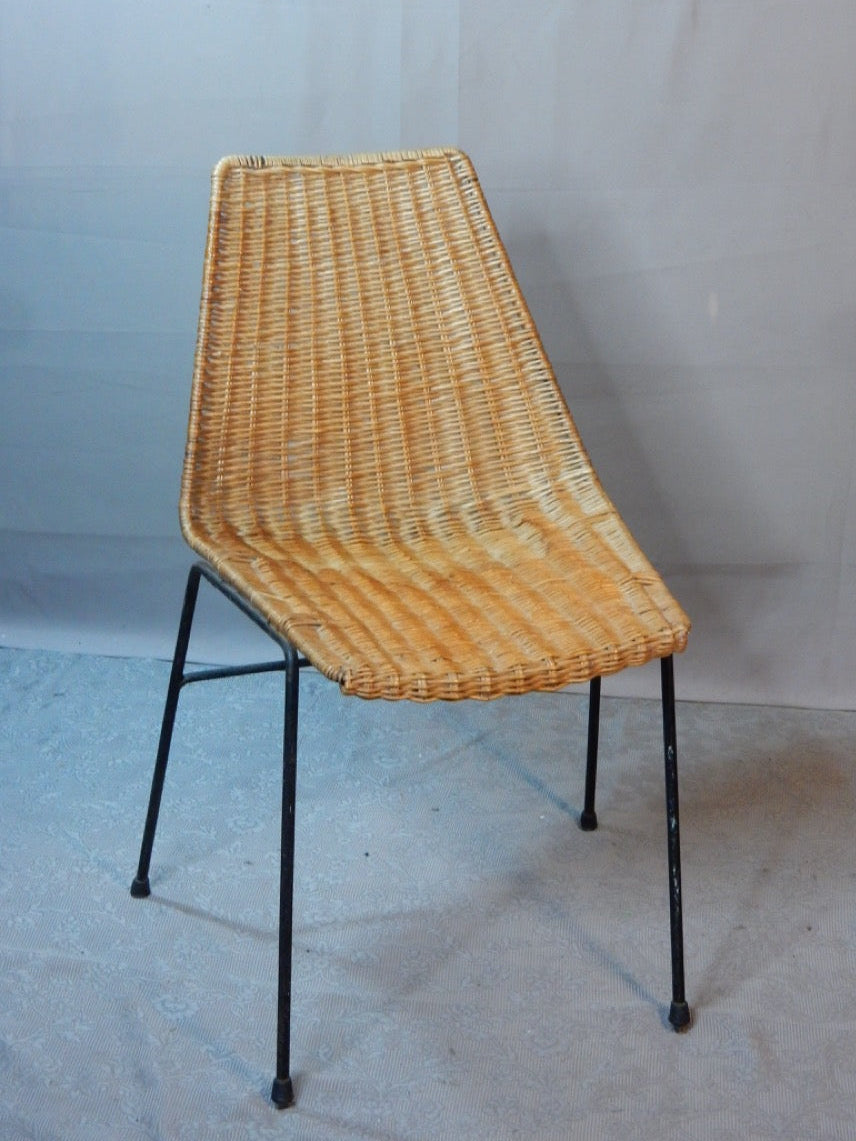 Mid-Century Wicker Chair – Korbstuhl auf Metallbeinen