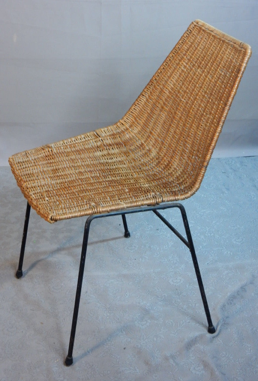 Mid-Century Wicker Chair – Korbstuhl auf Metallbeinen