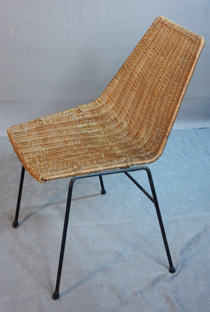 Mid-Century Wicker Chair – Korbstuhl auf Metallbeinen