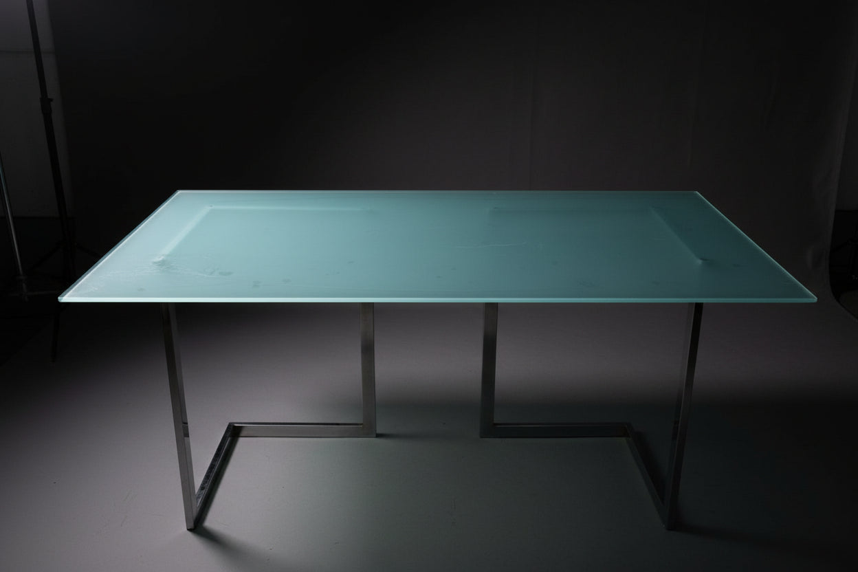 Space Age Glastisch (160 x 80 cm) - Stahlkufen in V-Form - Artikelbild von Fummel & Gedöns Secondhand-Store
