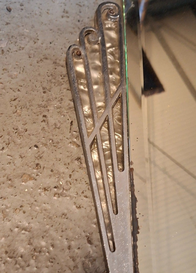 Art-Déco Fächerspiegel – seitliches Ornament und Facettenschliff