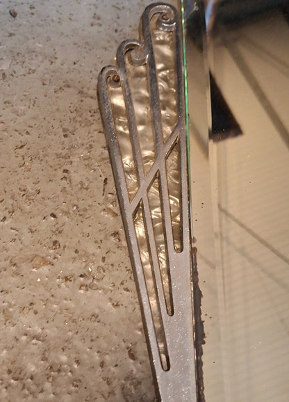 Art-Déco Fächerspiegel – seitliches Ornament und Facettenschliff
