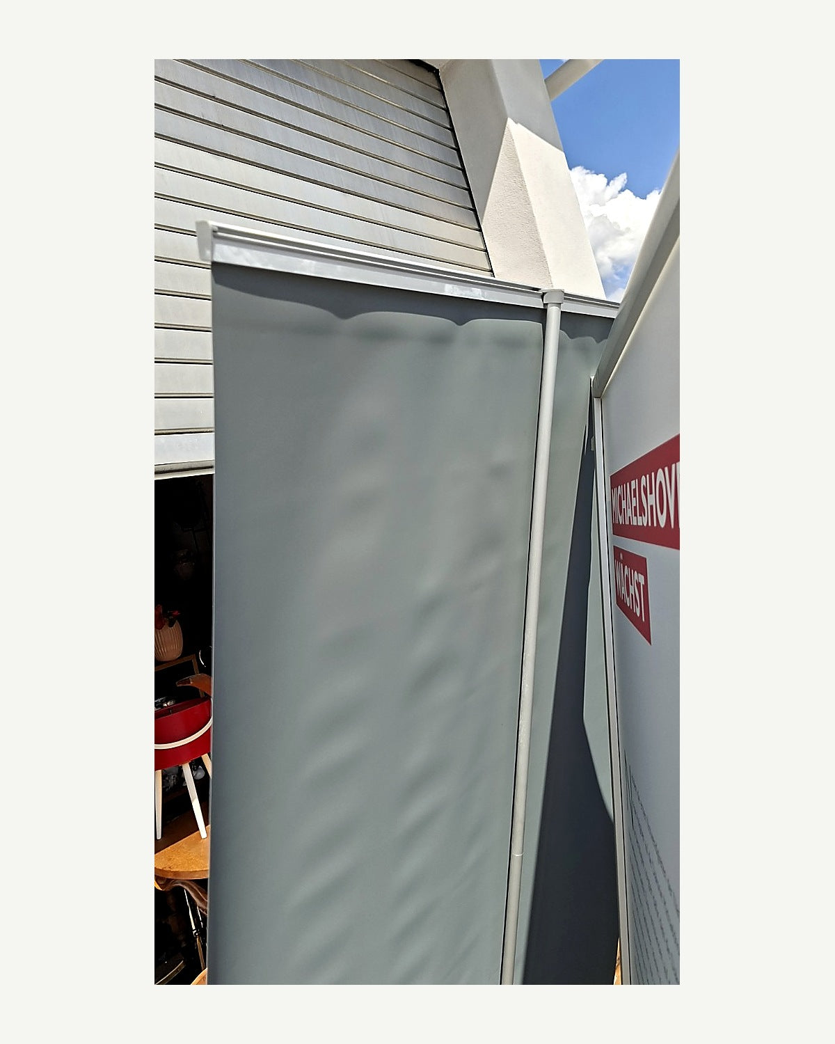 Ausziehbares Roll-up-Display mit Aluminiumkassette – einzeln - Artikelbild von Fummel & Gedöns Secondhand-Store
