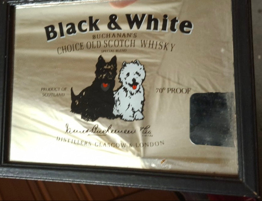 Kleiner Black & White Whisky Werbespiegel mit Terriern und abweichendem Werbemotiv
