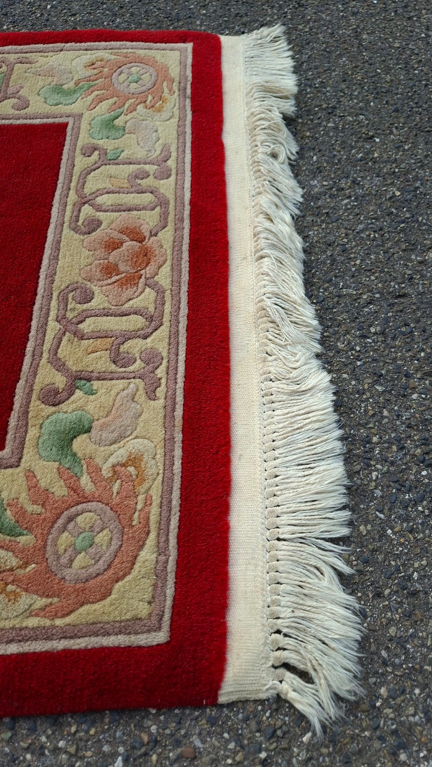 Chinesischer Vintage-Wollteppich mit Maßstab an der Länge und Fransen