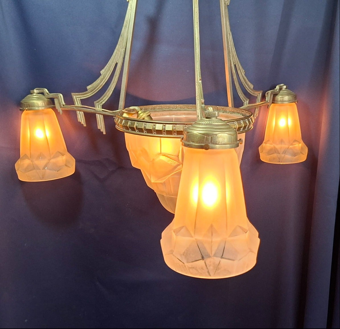 Großer Degué Art-Déco-Lüster – signiertes Pressglas – Frankreich um 1930 - Artikelbild von Fummel & Gedöns Secondhand-Store