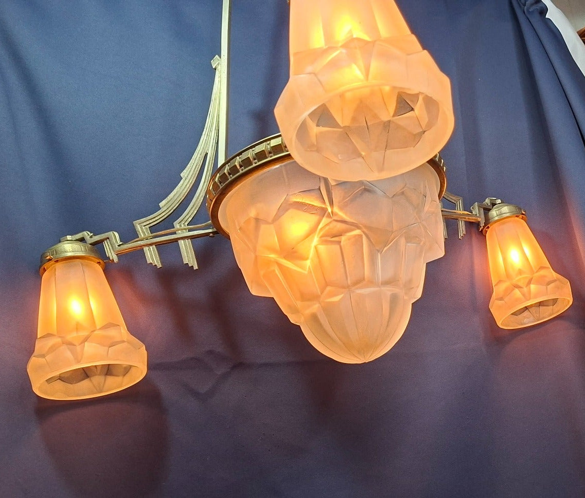 Degué Art-Déco-Lüster, Ansicht von unten