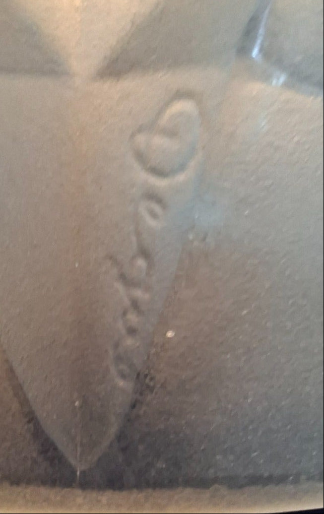 Signiertes Degué Glas, Detailaufnahme