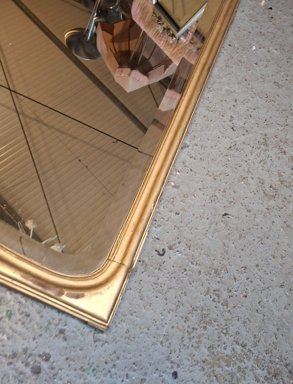 Französischer Art-Déco Wandspiegel – goldfarbener Holzrahmen – 85 × 55,5 cm - Artikelbild von Fummel & Gedöns Secondhand-Store