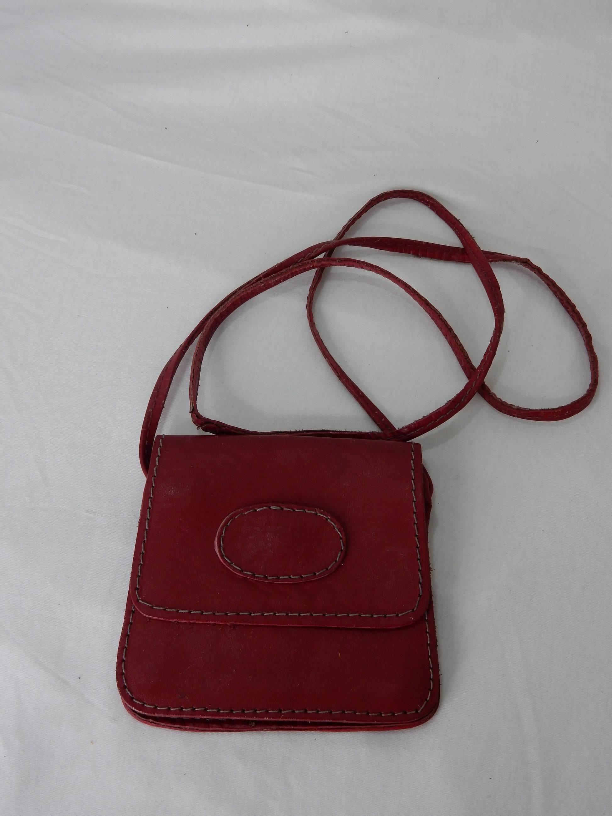 Kleine Vintage-Leder-Handtasche rot - Artikelbild von Fummel & Gedöns Secondhand-Store