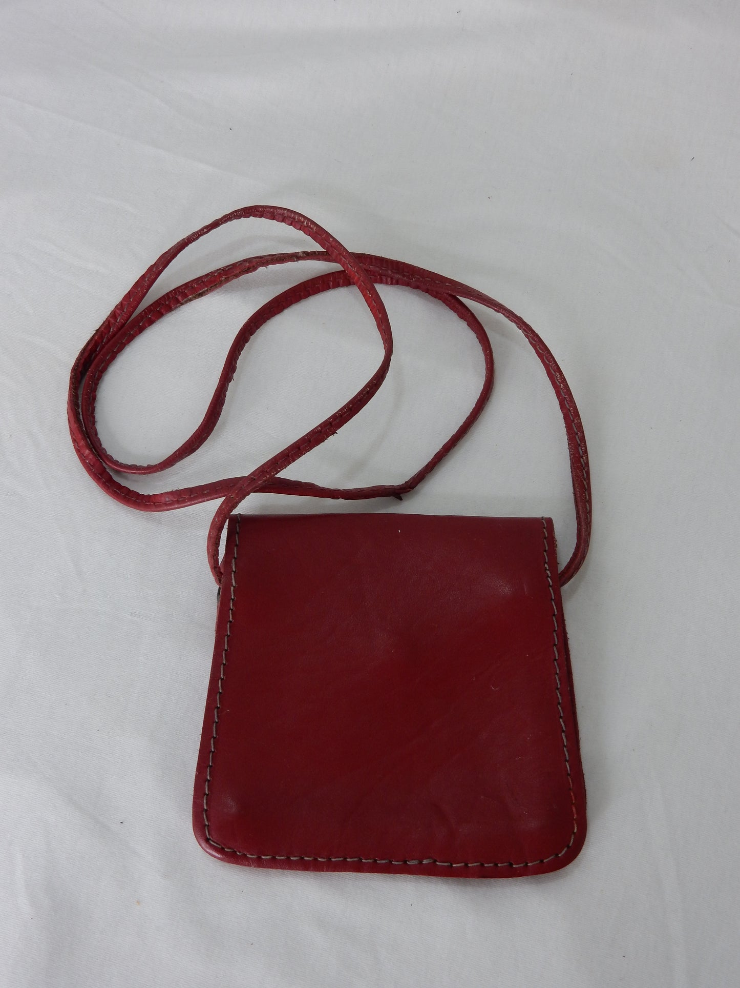 Kleine Vintage-Leder-Handtasche rot