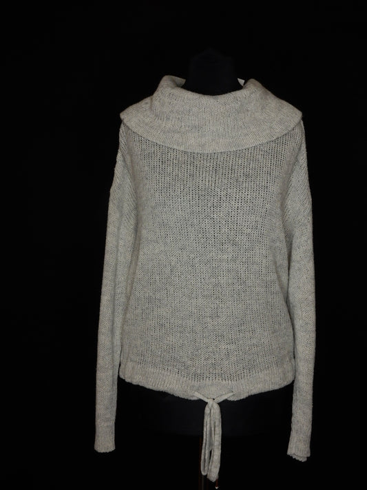 Hellgrauer Rollkragen-Strickpullover