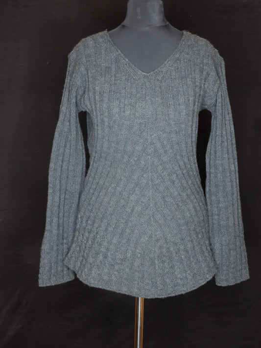 Dunkelgrauer Strickpullover