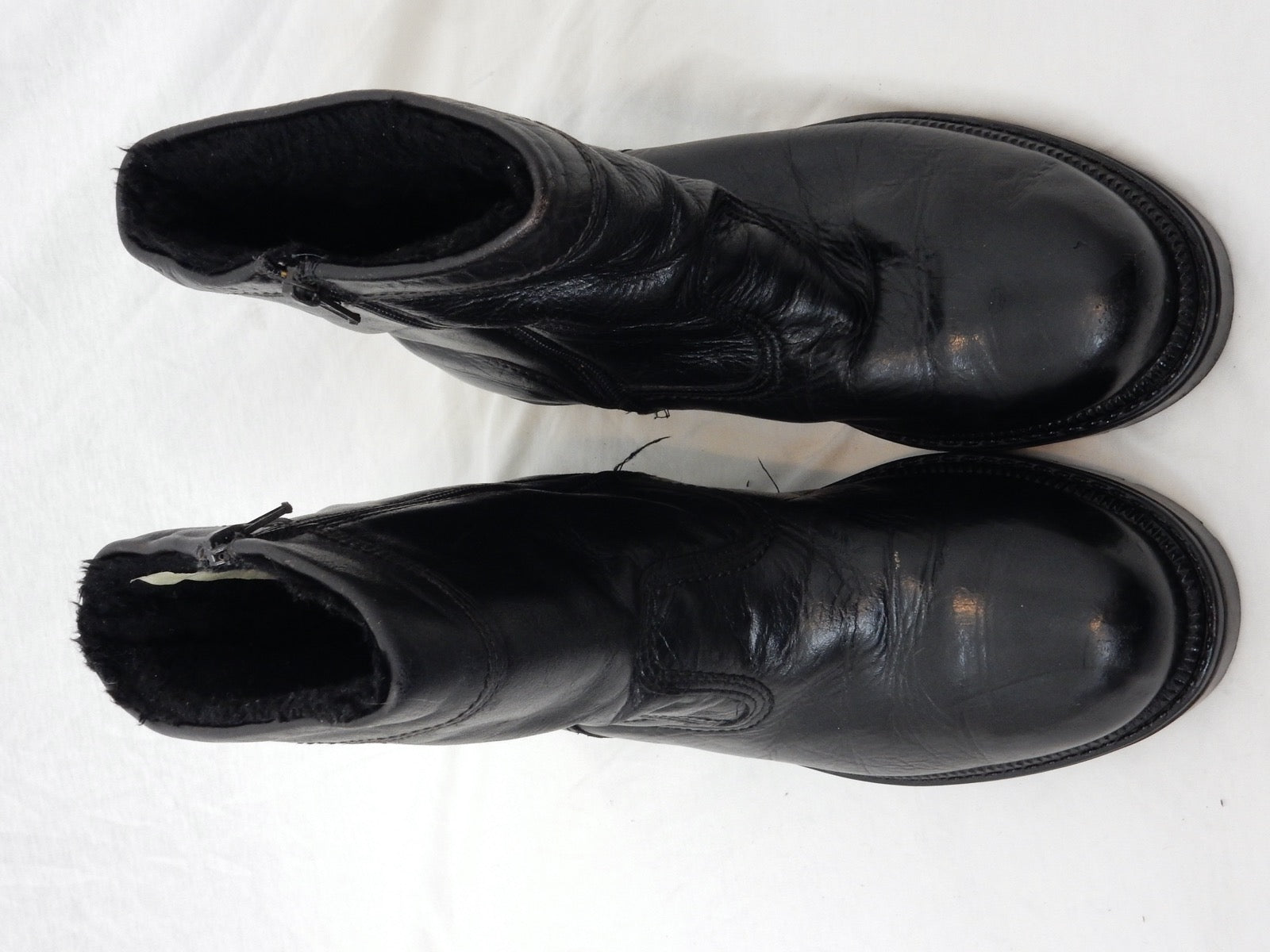 Schwarze Stiefeletten von For World - Artikelbild von Fummel & Gedöns Secondhand-Store