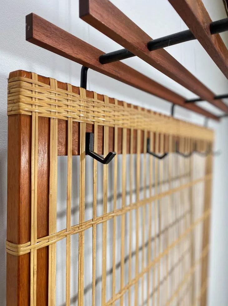 Dänische Wandgarderobe im Mid-Century-Stil - Teakholz - Artikelbild von Fummel & Gedöns Secondhand-Store