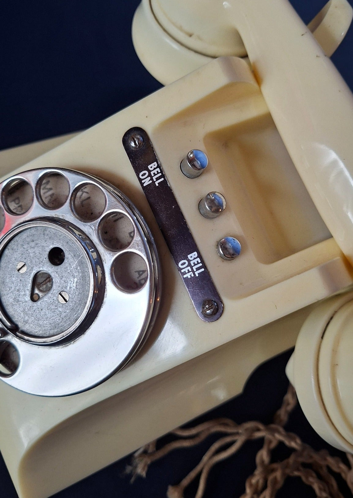 GPO 328L – Wählscheibe und Bell On/Bell Off Tasten