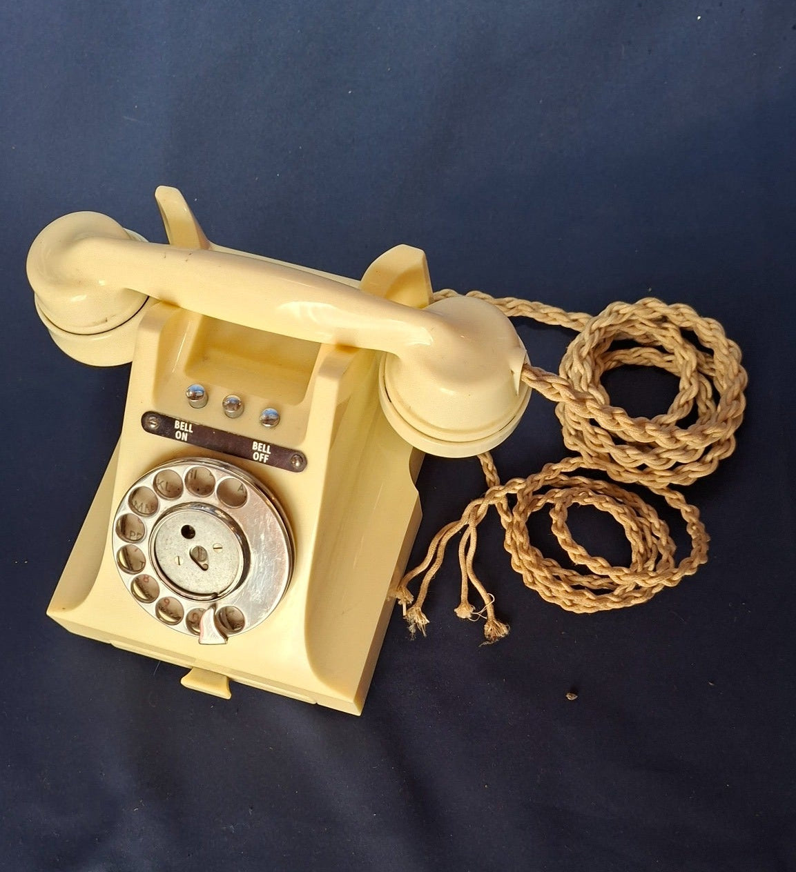 GPO Telephone No. 328L Ivory – Gesamtansicht