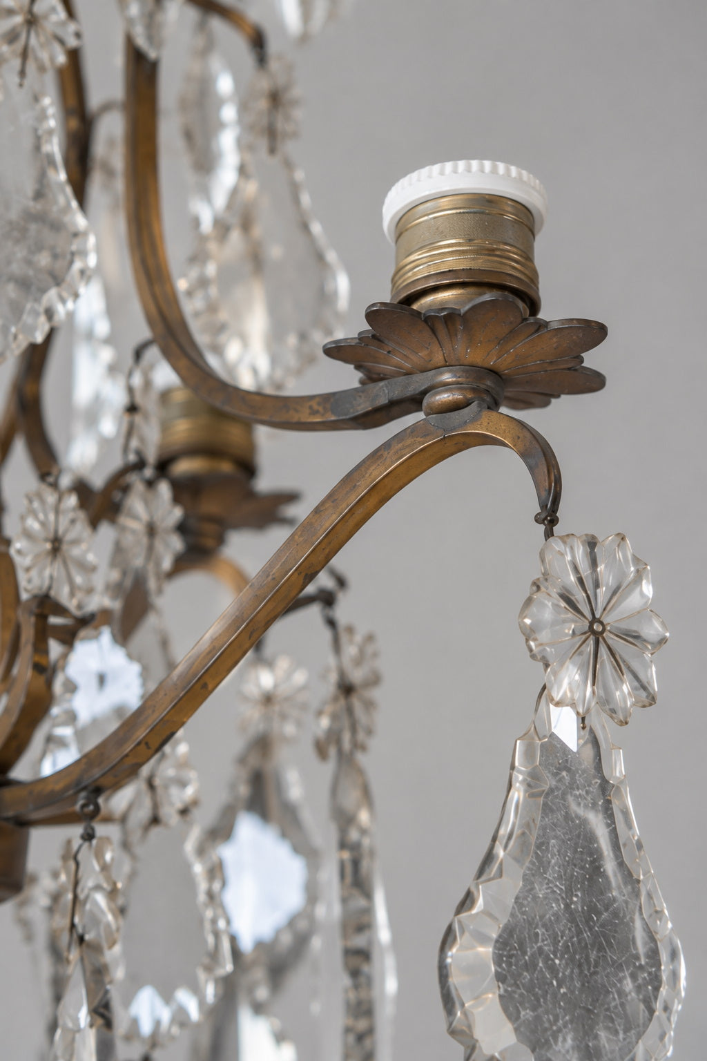 Großer französischer Louis-XV-Käfig-Kronleuchter 17./18. Jhdt. – Bronze &amp; Kristall - Artikelbild von Fummel & Gedöns Secondhand-Store