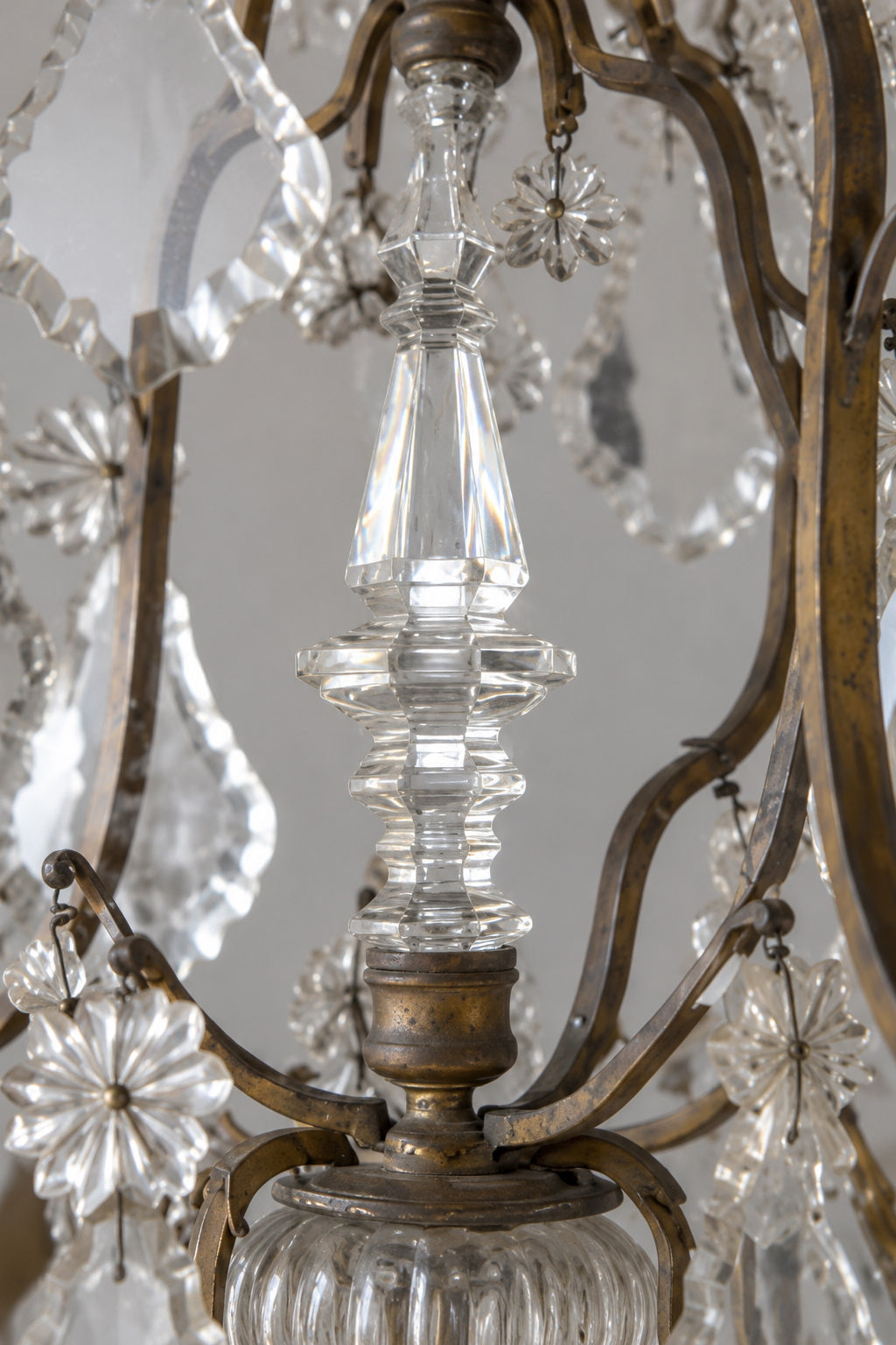 Großer französischer Louis-XV-Käfig-Kronleuchter 17./18. Jhdt. – Bronze &amp; Kristall - Artikelbild von Fummel & Gedöns Secondhand-Store