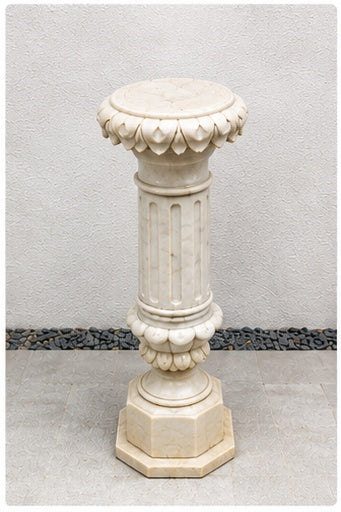 Creme-Onyx-Marmorsäule mit Blattkapitell – dekoratives Postament - Artikelbild von Fummel & Gedöns Secondhand-Store