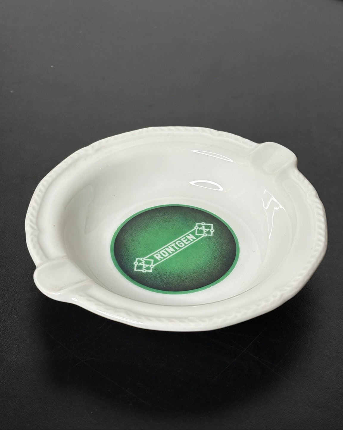 Vintage RÖNTGEN Werbeaschenbecher – Königlich Tettau Porzellan - Artikelbild von Fummel & Gedöns Secondhand-Store