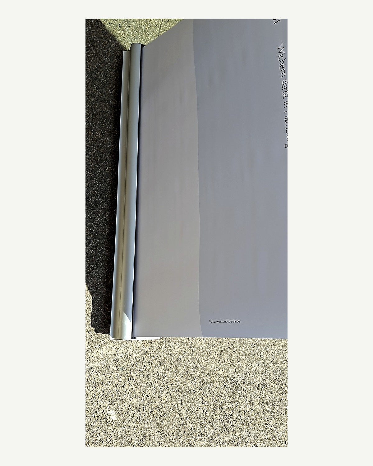 Roll-up-Display – ausziehbare Aluminiumkassette im Detail