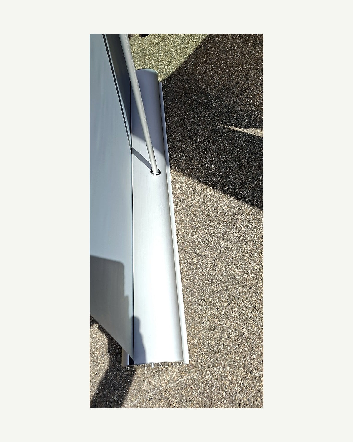 Ausziehbares Roll-up-Display mit Aluminiumkassette – einzeln - Artikelbild von Fummel & Gedöns Secondhand-Store