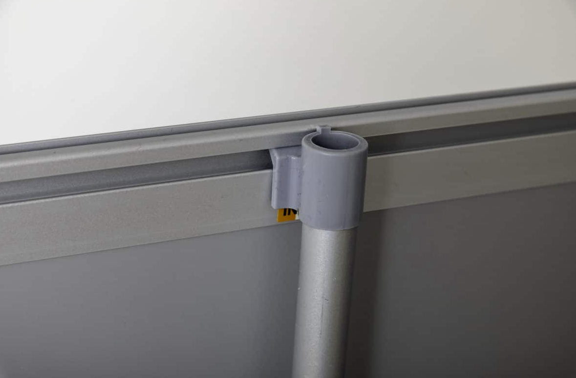 Ausziehbares Roll-up-Display mit Aluminiumkassette – einzeln - Artikelbild von Fummel & Gedöns Secondhand-Store